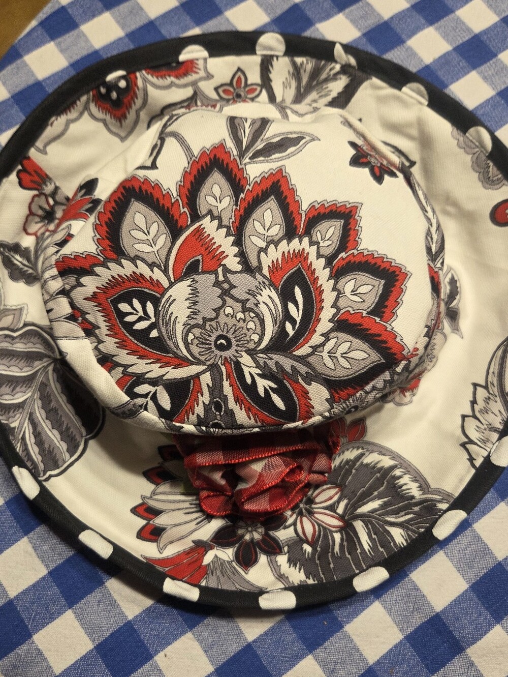 Reversible Bucket Hat With Rose Pin - Picture 2 of 7